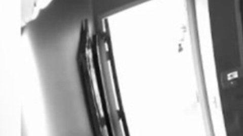 Robo captado por cámara de seguridad.