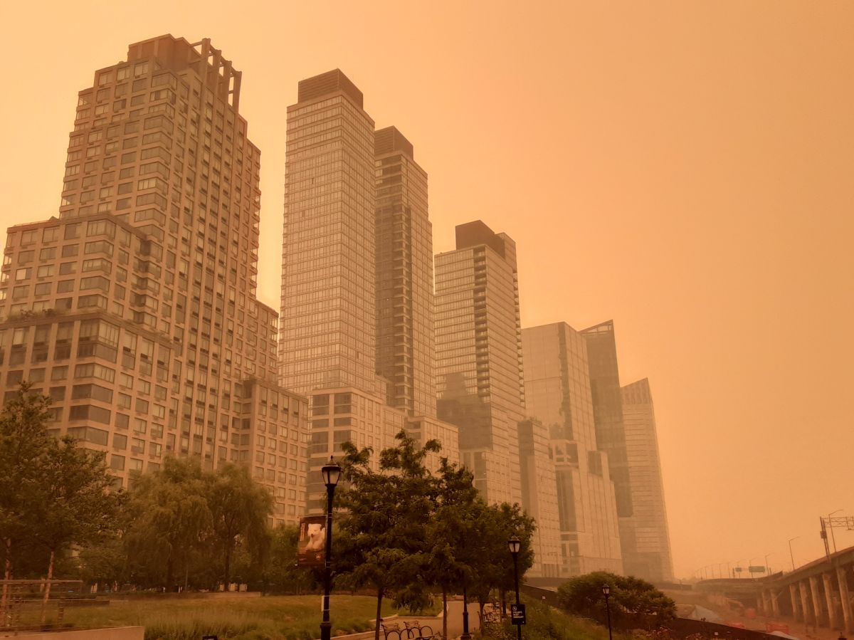 Nueva York, Estados Unidos. El 26 de junio de 2014. Las nubes en