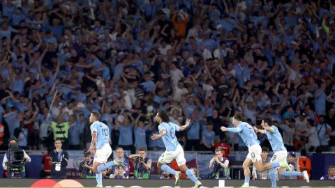 Rodri (izquierda) celebra con sus compañeros del Manchester City tras anotar el gol para su equipo en la final ante el Inter de Milán.
