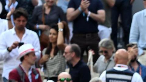 Novak Djokovic celebra tras ganarle a Casper Ruud en la final del Roland Garros.