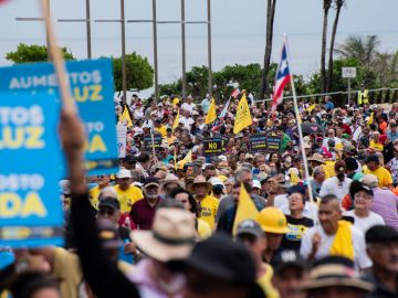 Protesta contra aumento en la factura de luz en Puerto Rico