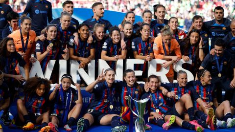 Jugadoras del FC Barcelona celebran la Champions League.