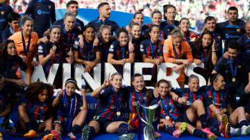 Jugadoras del FC Barcelona celebran la Champions League.