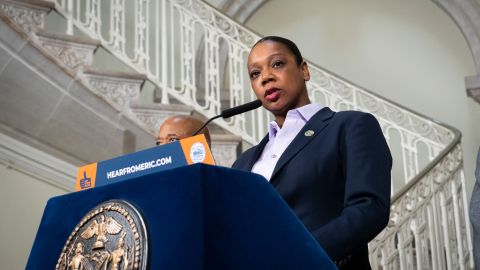 Sewell abandona el máximo cargo policial en NYC luego de 18 meses.