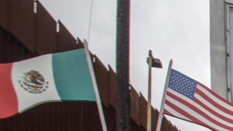 La ciudad mexicana de Tijuana busca orientar a migrantes que llegan a la frontera con EEUU.