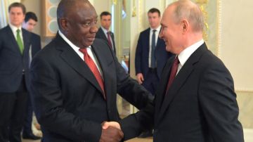 El presidente ruso Vladimir Putin se reúne con representantes de los estados africanos.