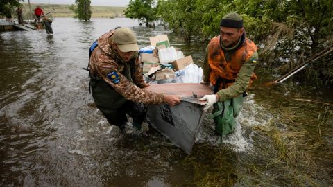 Ucrania instó a los residentes de las regiones de Odesa, Mykolaiv y Jersón a no bañarse ni pescar en las aguas.