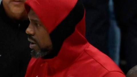 Jugadores de Miami Heat celebran luego del triunfo ante Denver Nuggets.