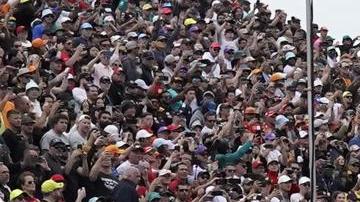 Max Verstappen cruzando la meta en el GP de Canadá.