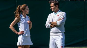 La Princesa de Gales, Kate Middleton, y Roger Federer en las pistas de Wimbledon.