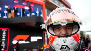 Verstappen celebra tras ganar el GP de España este domingo en el Circuito de Barcelona-Catalunya.
