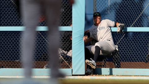 Video: Aaron Judge logra increíble atrapada contra los Dodgers y derriba la pared del bullpen