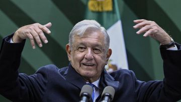 Andrés Manuel López Obrador se sumó a los cientos de miles personas que simpatizan con la agrupación originaria de Tijuana