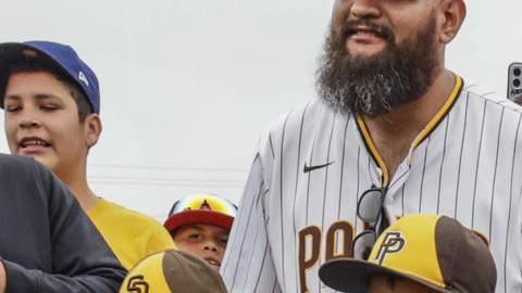 Dominicano Fernando Tatis Jr. impartió clínica de béisbol a cientos de niños en México