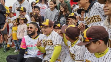 Dominicano Fernando Tatis Jr. impartió clínica de béisbol a cientos de niños en México