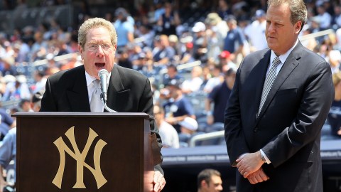 La voz de los Yankees sufrió un fuerte pelotazo en la cara.