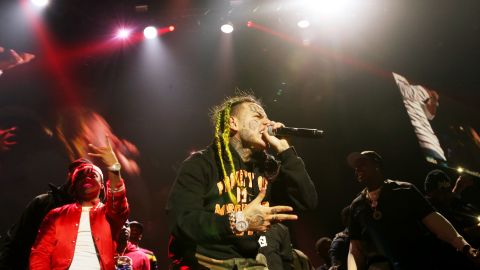 El rapero Tekashi 6ix9ine se ve envuelto en una polémica con la expareja de Anuel AA.