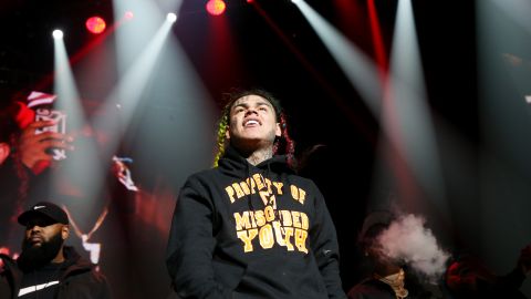 El rapero 6ix9ine comparte su tiempo libre con Yailin 'La más viral'.