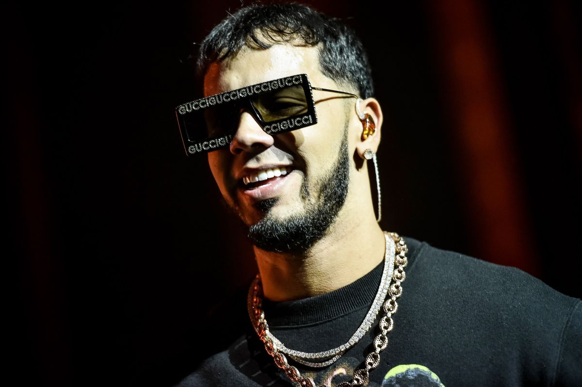 Yailin “La Más Viral”, formerly of Anuel AA, dances in a string thong and is said to be “vulgar”