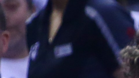 Drake durante un encuentro de Toronto Raptors en la NBA.