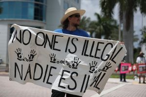 Manifestantes hispanos protestaron en Tampa contra ley de inmigración de Florida SB1718