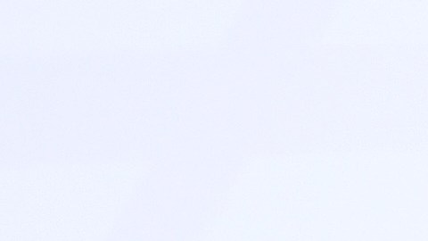 Simone Biles posa con sus medallas de oro ganadas durante un evento en Alemania en 2019.