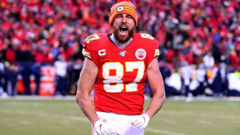 Travis Kelce celebra luego del título de la AFC en 2022.