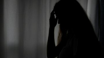 Tasa de suicidios entre niños y adultos de Estados Unidos llegó a sus niveles más altos en décadas, según el CDC