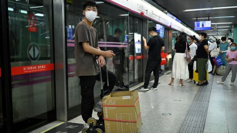 Recientemente, se ha empezado a usar puertas de protección similares en estaciones de metro de todo el mundo.