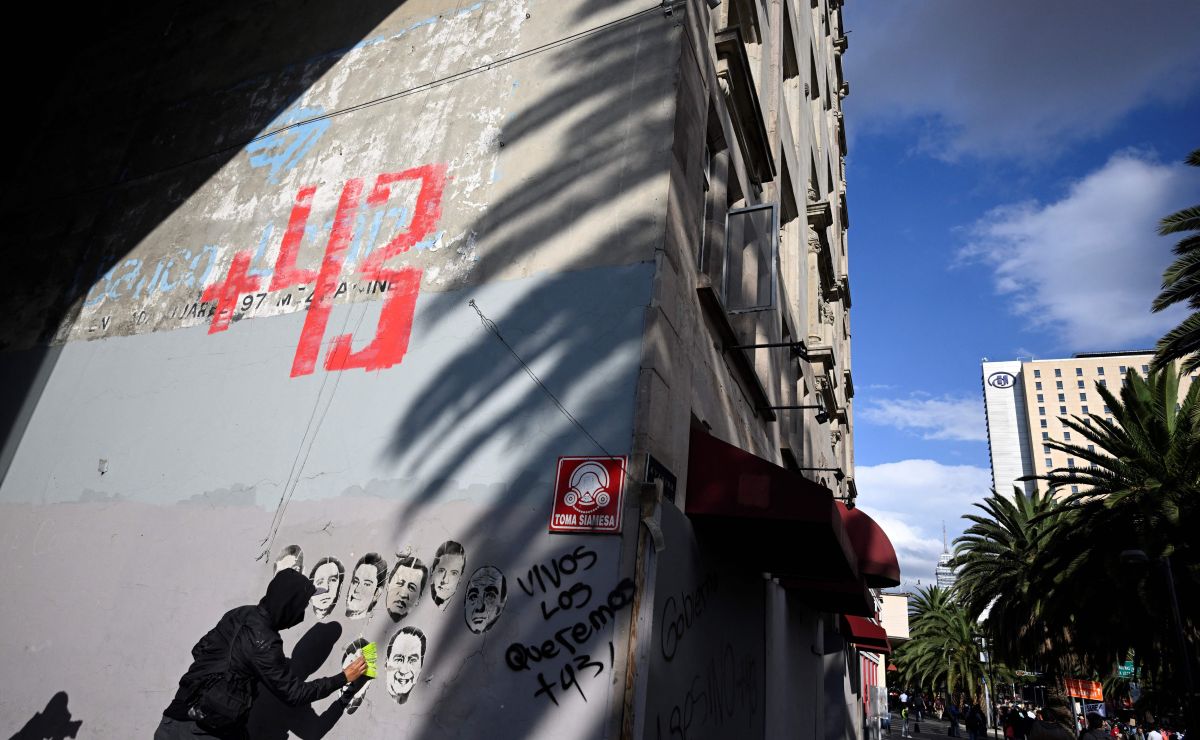 Formal prisión en México a 8 militares por caso Ayotzinapa - El Diario NY