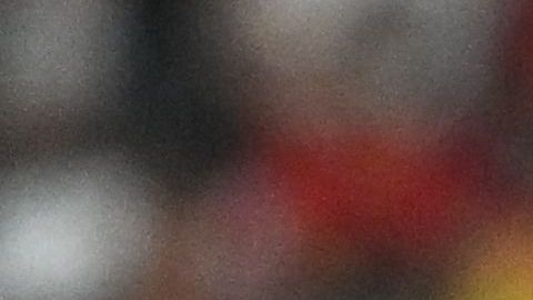 Musiala (R) intenta proteger un balón frente a Gavi (L) durante un encuentro entre España y Alemania.