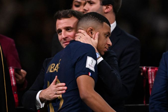Macron quiere que Mbappé se quede en Francia.