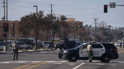 Una pareja fue asesinada a balazos frente a sus hijos en un estacionamiento en Maine: el presunto tirador fue detenido