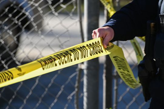 Arrestan a adolescente de 17 años tras asesinato de un estudiante de secundaria horas antes de su graduación en California