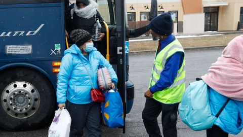 Autoridades de Nueva York ayuda a miles de inmigrantes.