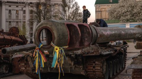 Restos de tanques rusos en la capital Kiev.