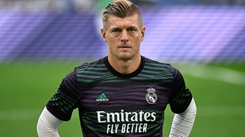 Toni Kroos en una entrada en carlos previa a un partido entre el Real Madrid y el Rayo Vallecano.