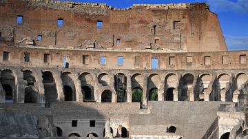 Una pared del Coliseo romano resultó dañada.