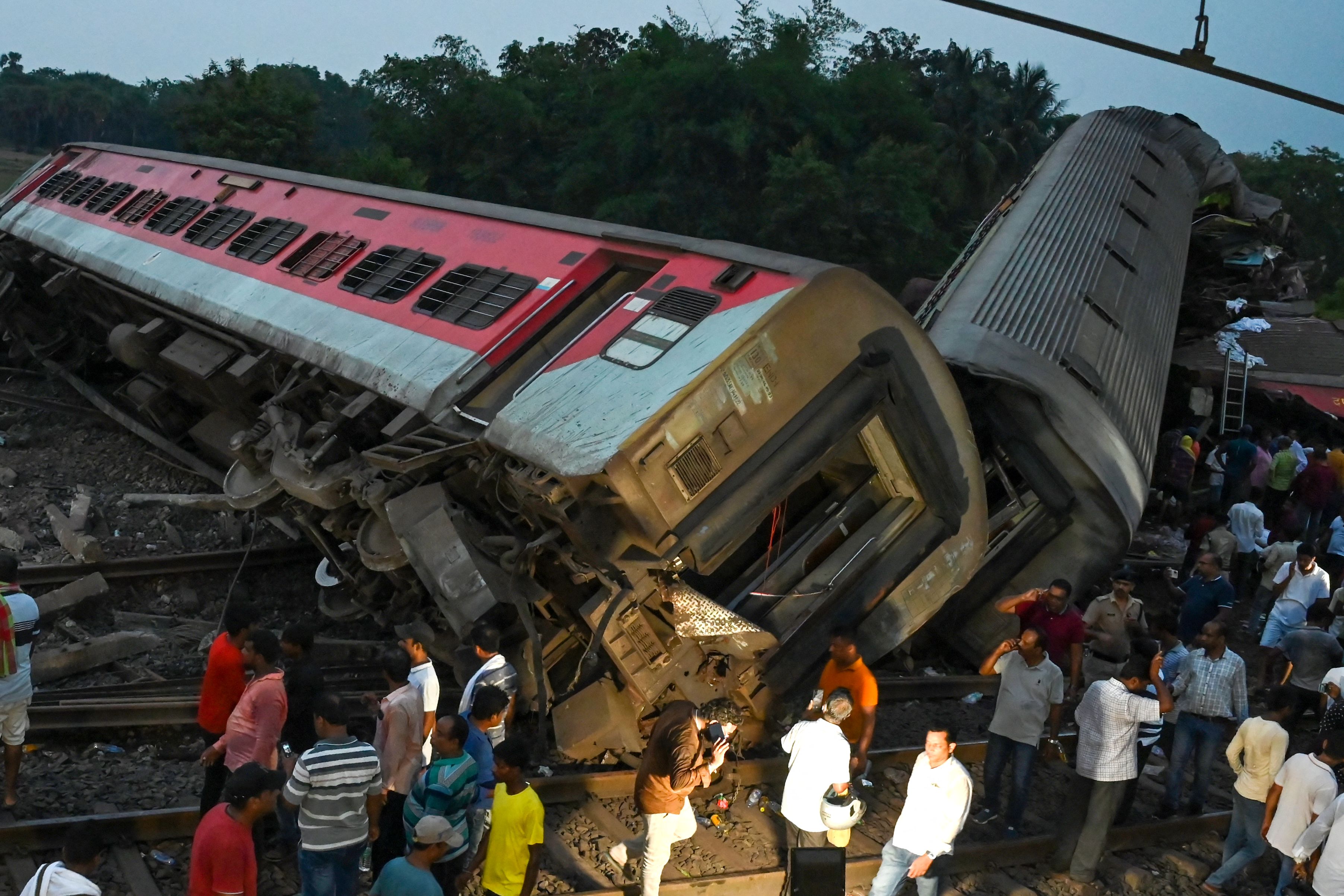 El número de muertos de uno de los peores accidentes de trenes en la India  se eleva a 261 - El Diario NY, image size:3608x2405