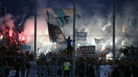 Aficionados del Ajaccio atacaron al niño y su familia.