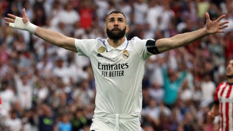 Karim Benzema celebra su último con gol el Real Madrid.