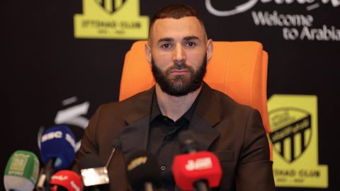 Karim Benzema en su presentación con el Al-Ittihad.