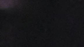 Lionel Messi saluda a la fanaticada durante el homenaje a Maxi Rodríguez.