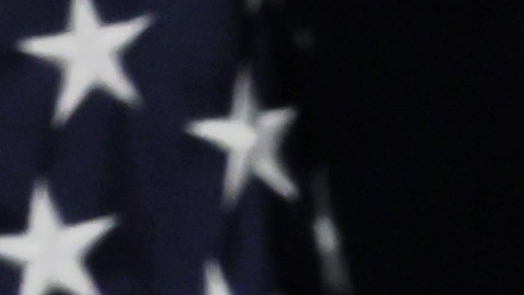 El alcalde Eric Adams enfrenta presión por el flujo de inmigrantes en Nueva York.