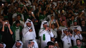 Aficionados de Arabia Saudita en el Mundial de Qatar 2022.