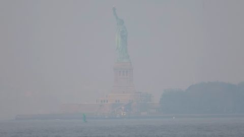 Humo naranja de Canadá en NYC.