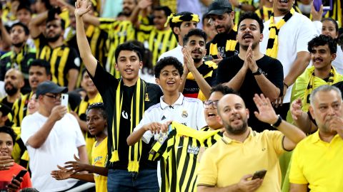 Fanáticos del Al Ittihad ante la llegada de Karim Benzema.