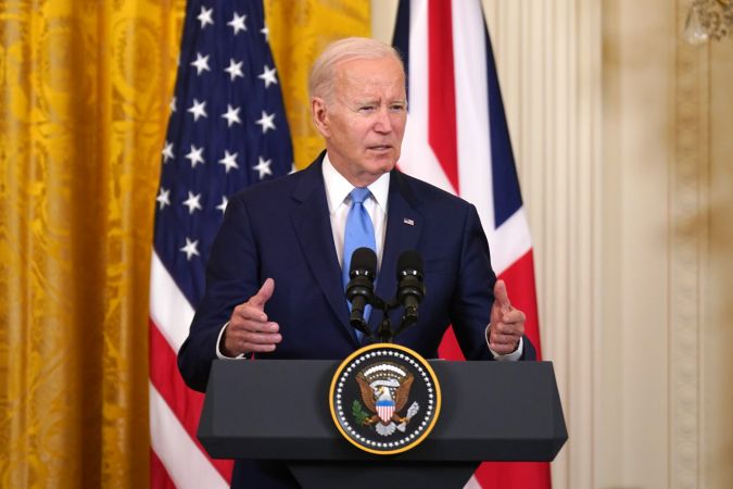 Presidente Biden cuestiona al Partido Republicano por leyes que apuntan a la comunidad LGBTQ en EE.UU.