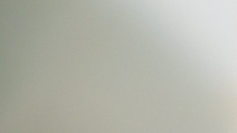 Jennifer López abrió su bolso para Vogue México y Latinoamérica.