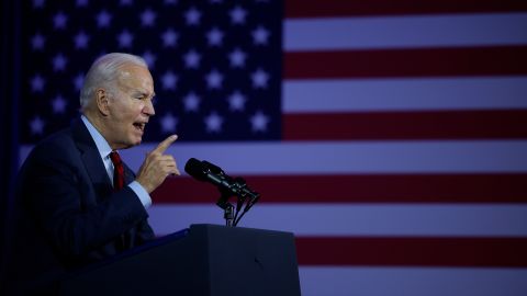 La popularidad del presidente Joe Biden llega a su punto más alto en el último año, según encuesta de Gallup